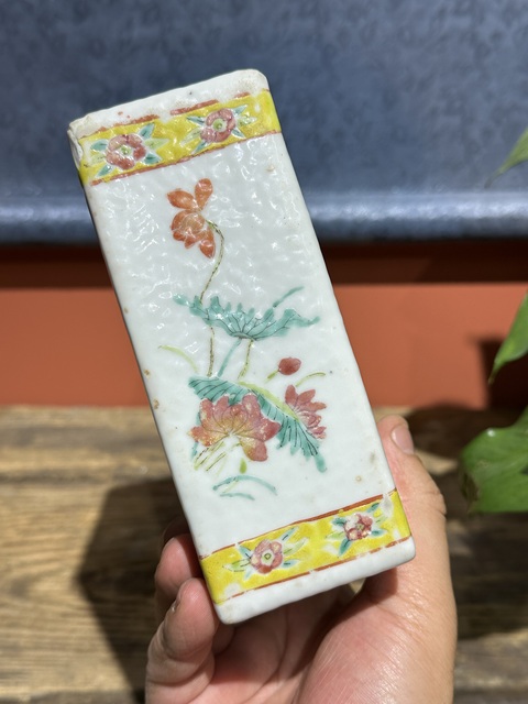 古玩陶瓷清代中期粉彩花鳥紋書擋拍賣，當前價格3200元