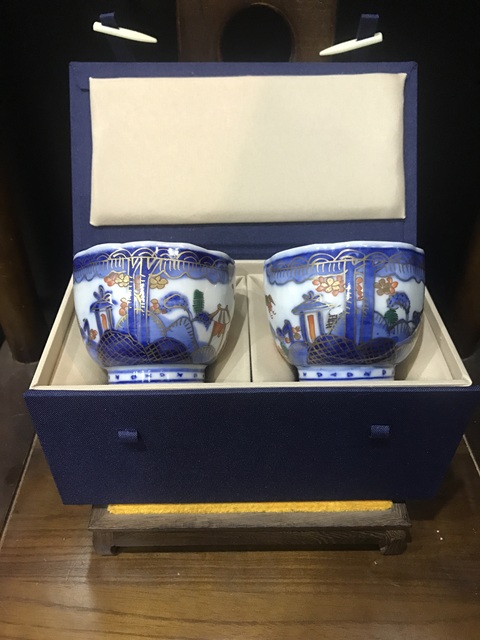 古玩陶瓷（精品花口杯）晚清·青花加彩·安居樂業紋·花口杯一對拍賣，當前價格792元