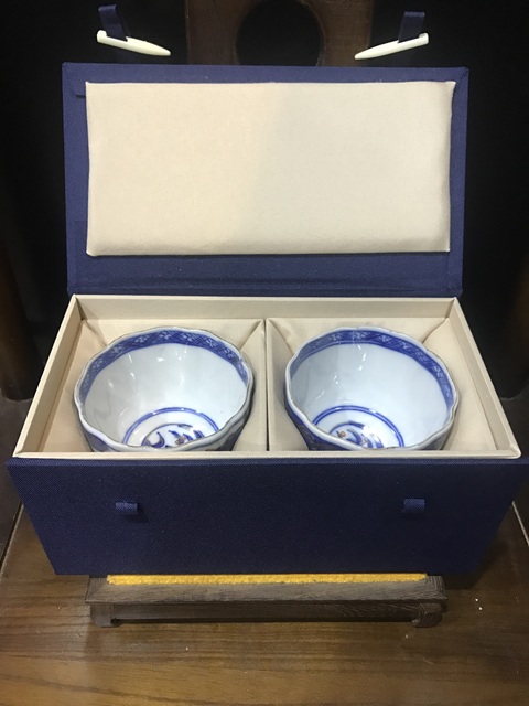 古玩陶瓷（精品花口杯）晚清·青花加彩·安居樂業紋·花口杯一對拍賣，當前價格792元