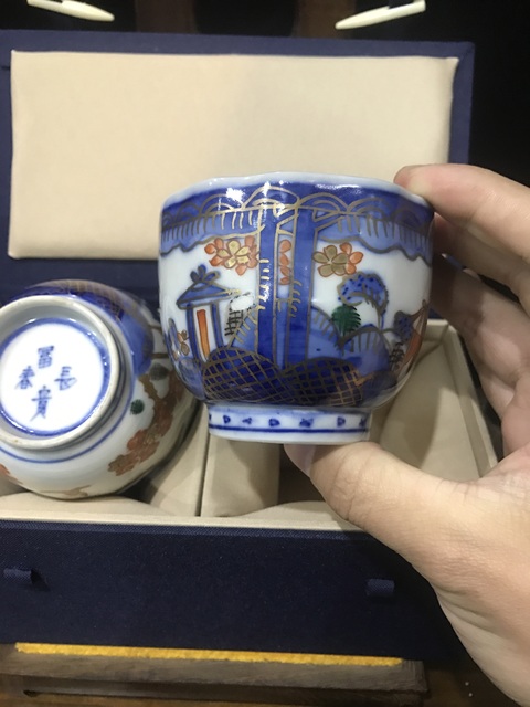 古玩陶瓷（精品花口杯）晚清·青花加彩·安居樂業紋·花口杯一對拍賣，當前價格792元