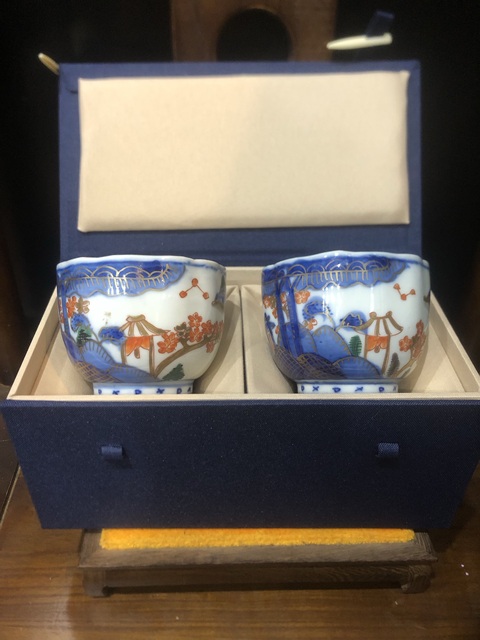 古玩陶瓷(精品花口杯)晚清·青花加彩·安居樂業紋·花口杯一對拍賣,當前價格0元