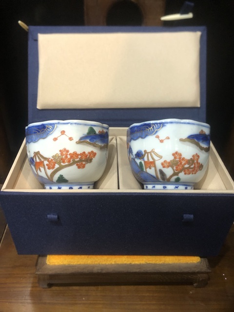 古玩陶瓷(精品花口杯)晚清·青花加彩·安居樂業紋·花口杯一對拍賣,當前價格0元