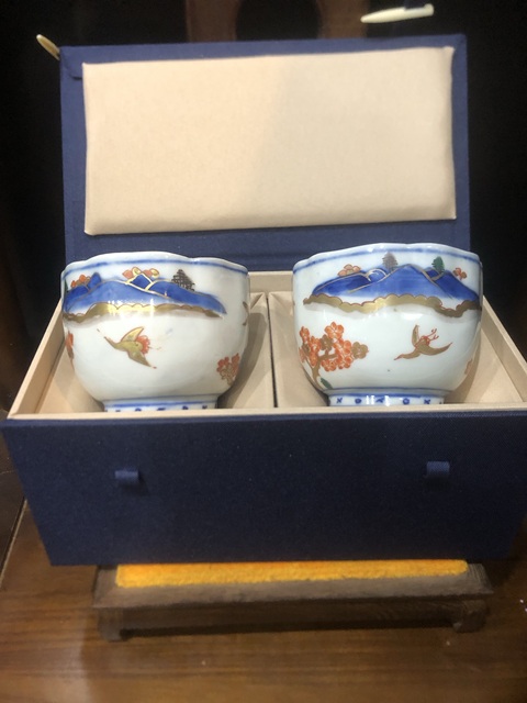 古玩陶瓷(精品花口杯)晚清·青花加彩·安居樂業紋·花口杯一對拍賣,當前價格0元