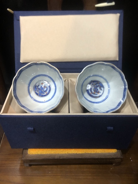 古玩陶瓷(精品花口杯)晚清·青花加彩·安居樂業紋·花口杯一對拍賣,當前價格0元