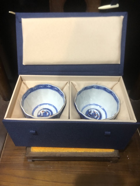 古玩陶瓷(精品花口杯)晚清·青花加彩·安居樂業紋·花口杯一對拍賣,當前價格0元