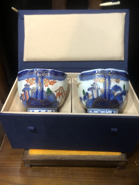 古玩陶瓷(精品花口杯)晚清·青花加彩·安居樂業紋·花口杯一對拍賣,當前價格860元