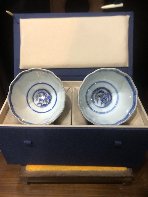 古玩陶瓷(精品花口杯)晚清·青花加彩·安居樂業紋·花口杯一對拍賣,當前價格860元