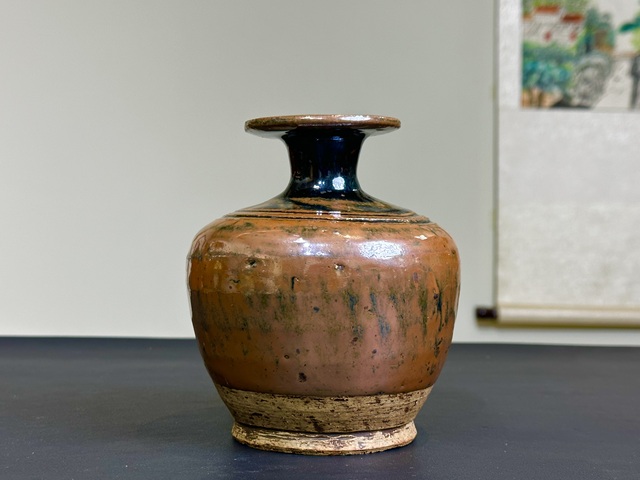 古玩陶瓷明代,磁州窯,窯變黑釉撇口瓶拍賣,當前價格880元