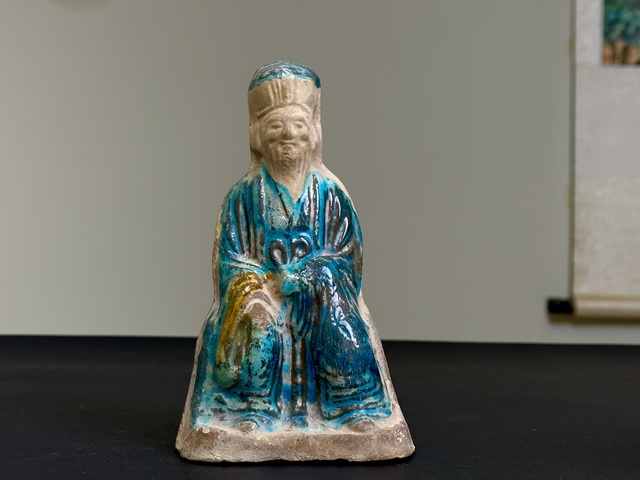 古玩陶瓷明代,法華彩人物造像拍賣(mài),當(dāng)前價(jià)格588元