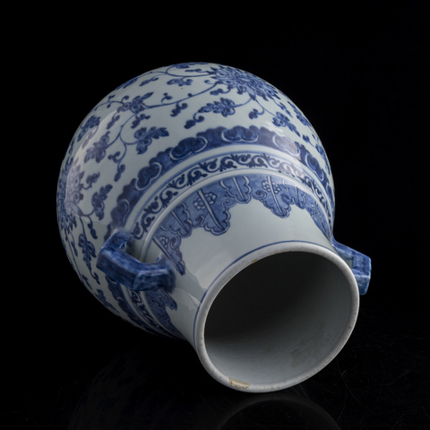 域鉴古玩】清乾隆青花缠枝花卉纹双耳尊鉴定结果_清乾隆青花缠枝