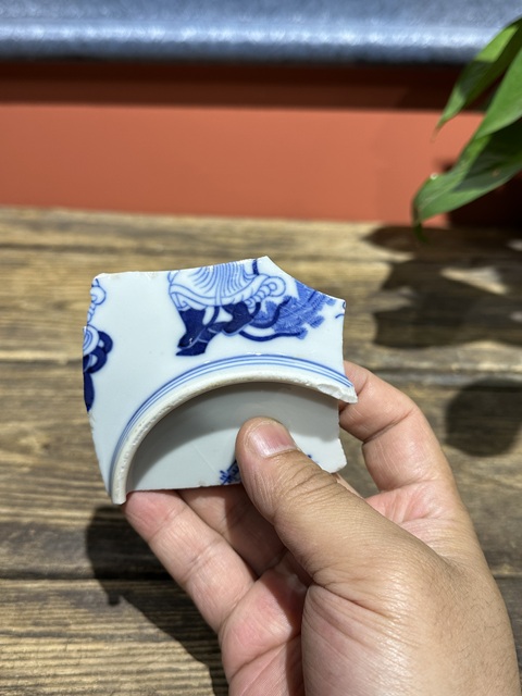 古玩陶瓷清代光緒青花人物紋官窯瓷片拍賣，當(dāng)前價(jià)格2600元