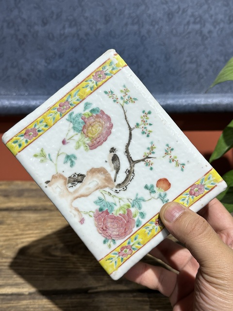 古玩陶瓷清代中期粉彩花鳥紋書擋拍賣，當前價格3200元