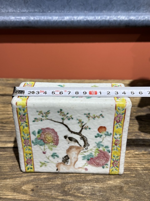 古玩陶瓷清代中期粉彩花鳥紋書擋拍賣，當前價格3200元
