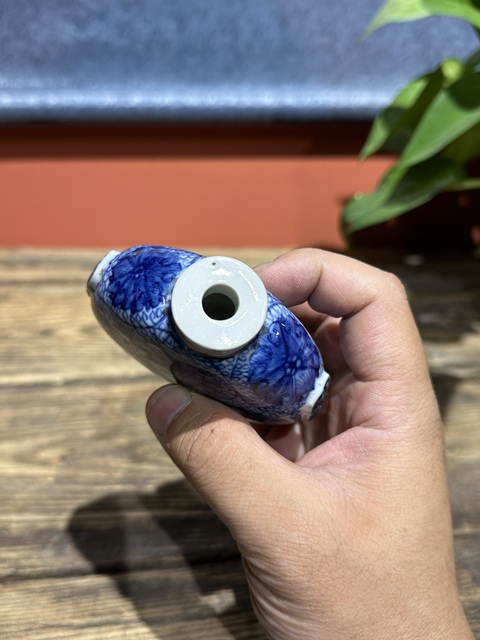 古玩陶瓷清代中期青花纏枝蓮紋鼻煙壺拍賣，當前價格8800元