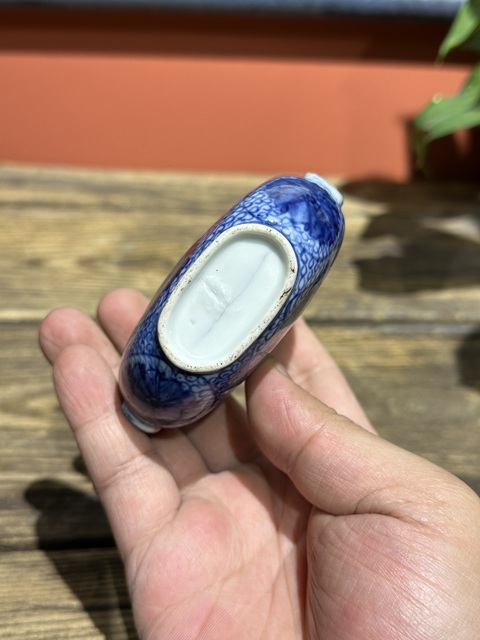古玩陶瓷清代中期青花纏枝蓮紋鼻煙壺拍賣，當前價格8800元