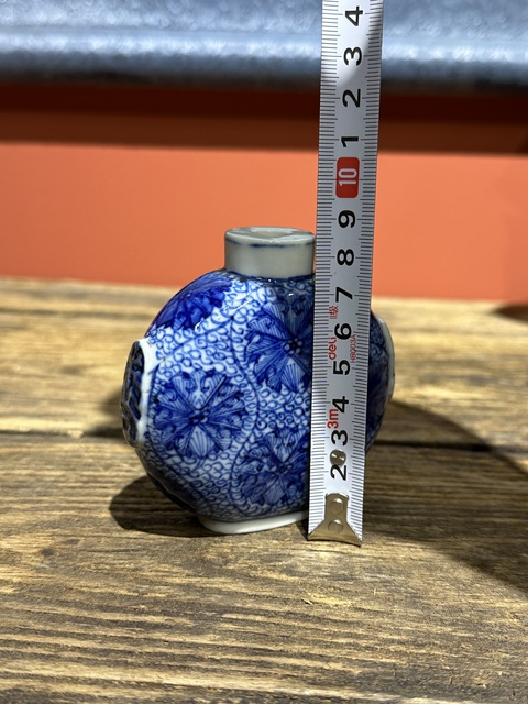 古玩陶瓷清代中期青花纏枝蓮紋鼻煙壺拍賣，當前價格8800元