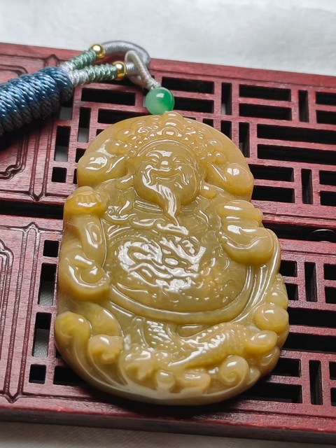 古玩玉器(特價)天然翡翠財神題材掛件(帶翡翠鑒定證書)拍賣，當前價格880元