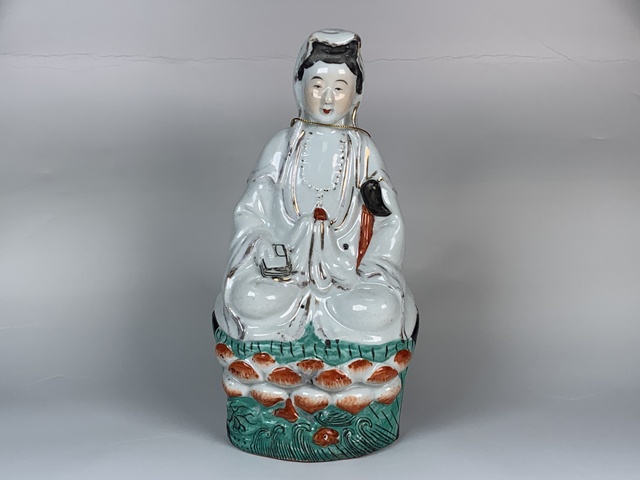 古玩陶瓷民國(guó)·粉彩持卷觀音拍賣，當(dāng)前價(jià)格330元