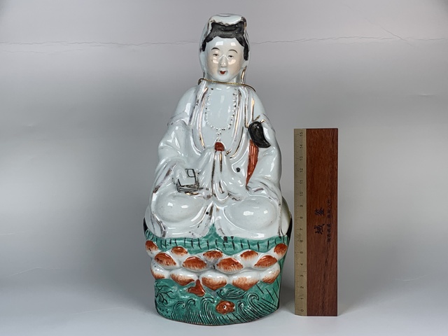 古玩陶瓷民國(guó)·粉彩持卷觀音拍賣，當(dāng)前價(jià)格330元