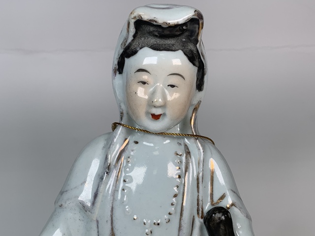 古玩陶瓷民國(guó)·粉彩持卷觀音拍賣，當(dāng)前價(jià)格330元