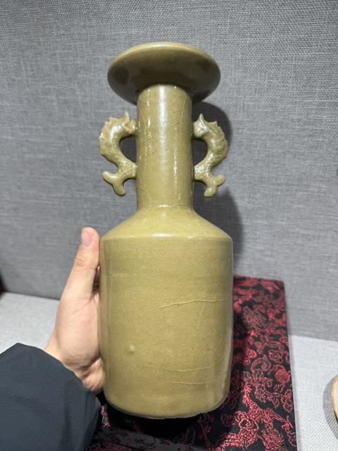 古玩陶瓷龍泉窯雙耳瓶拍賣,當前價格160000元