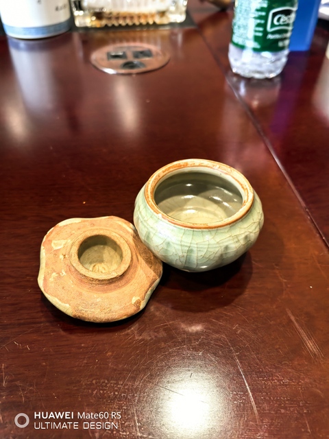 古玩陶瓷宋末元初龍泉青瓷荷葉罐拍賣,當前價格4500元
