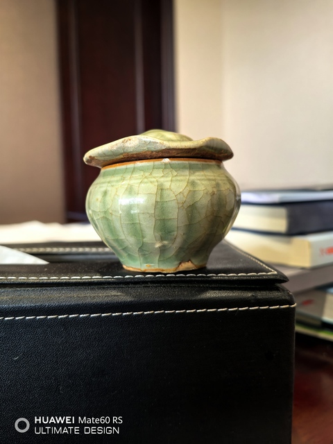 古玩陶瓷宋末元初龍泉青瓷荷葉罐拍賣,當前價格4500元