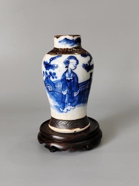 古玩陶瓷哥釉青花仕女瓶拍賣,當(dāng)前價格90元