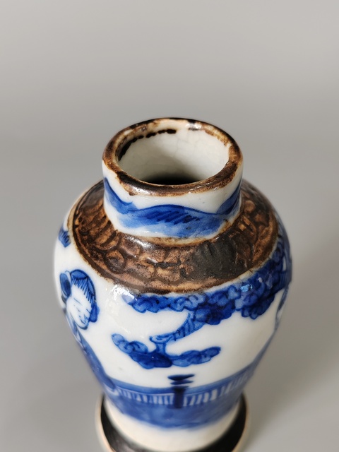 古玩陶瓷哥釉青花仕女瓶拍賣,當(dāng)前價格90元