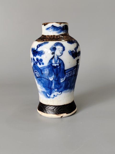 古玩陶瓷哥釉青花仕女瓶拍賣,當(dāng)前價格90元
