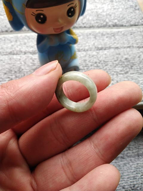 古玩玉器(千元左右的質量)清晚期天然翡翠戒指拍賣,當前價格800元