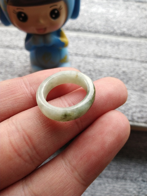 古玩玉器(千元左右的質量)清晚期天然翡翠戒指拍賣,當前價格800元