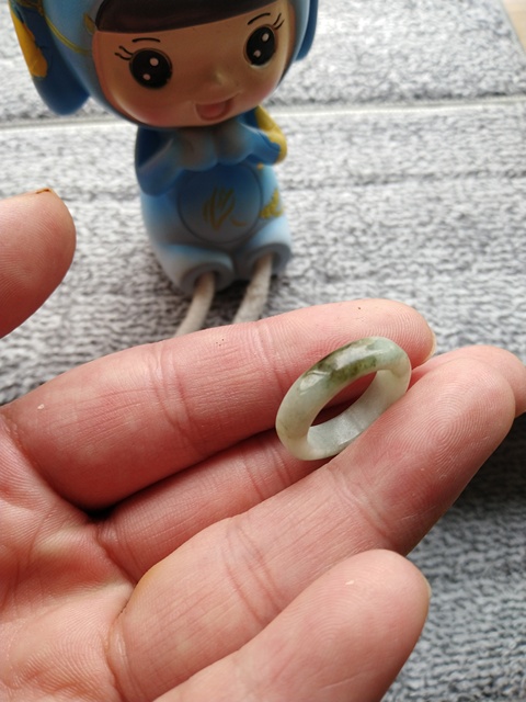 古玩玉器(千元左右的質量)清晚期天然翡翠戒指拍賣,當前價格800元