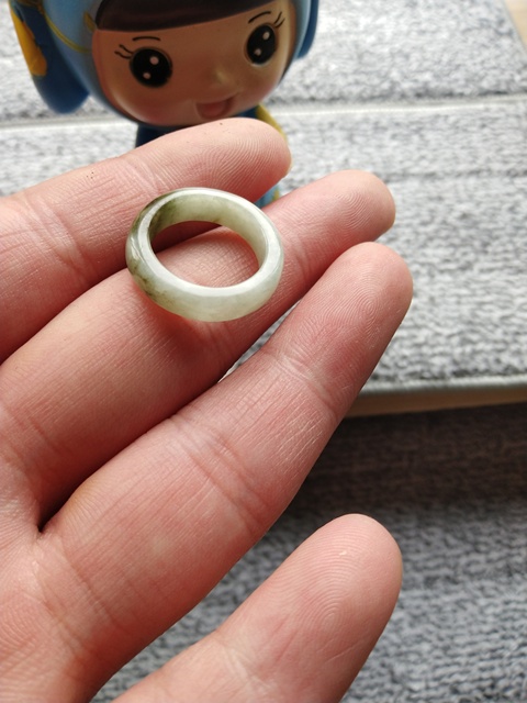 古玩玉器(千元左右的質量)清晚期天然翡翠戒指拍賣,當前價格800元