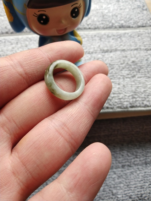 古玩玉器(千元左右的質量)清晚期天然翡翠戒指拍賣,當前價格800元
