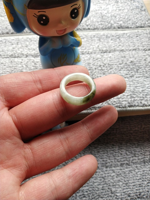 古玩玉器(千元左右的質量)清晚期天然翡翠戒指拍賣,當前價格800元