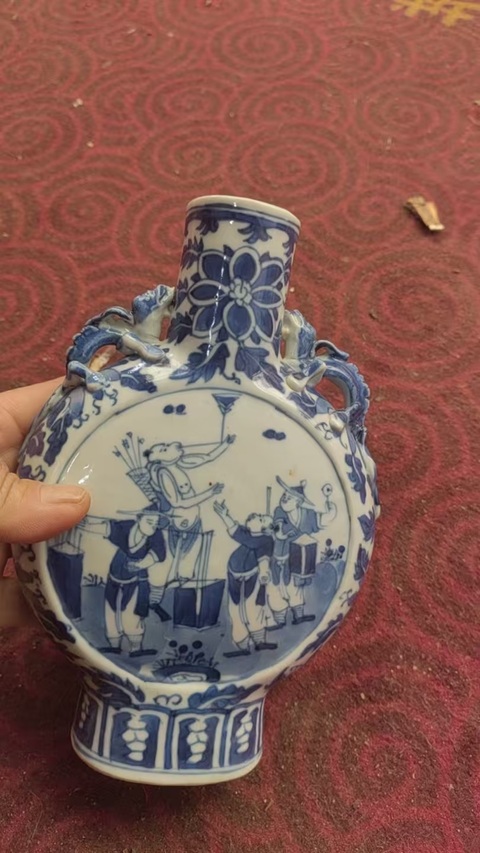 古玩陶瓷青花市井人物抱月瓶拍賣,當前價格6800元