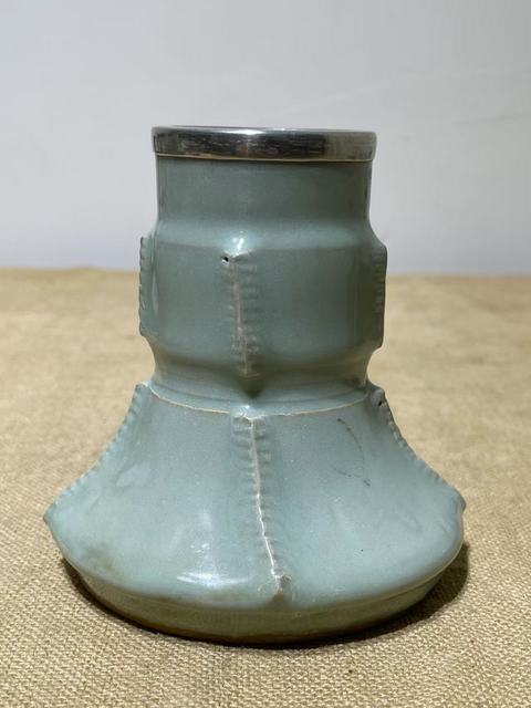 古玩陶瓷館藏級南宋龍泉青瓷截口花觚拍賣,當前價格9980元