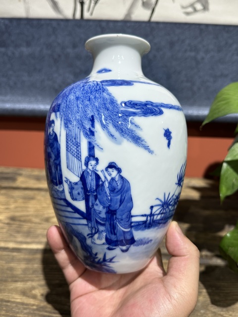 古玩陶瓷民國(guó)細(xì)路青花人物紋瓶拍賣,當(dāng)前價(jià)格36800元