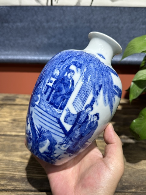 古玩陶瓷民國(guó)細(xì)路青花人物紋瓶拍賣,當(dāng)前價(jià)格36800元