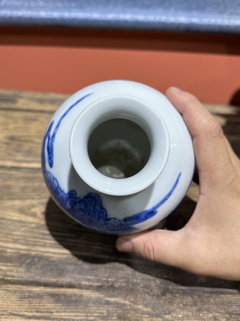 古玩陶瓷民國(guó)細(xì)路青花人物紋瓶拍賣,當(dāng)前價(jià)格36800元