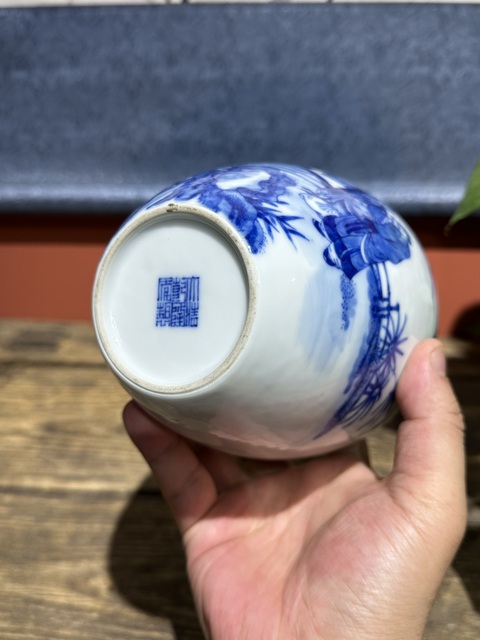 古玩陶瓷民國(guó)細(xì)路青花人物紋瓶拍賣,當(dāng)前價(jià)格36800元