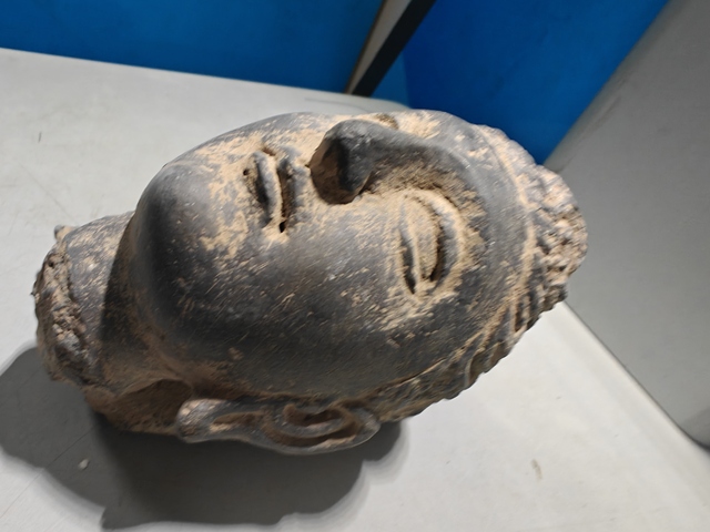 古玩玉器公元二世紀(jì)犍陀羅石頭像拍賣,當(dāng)前價(jià)格68000元