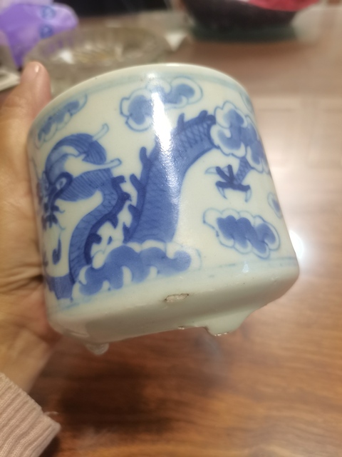 古玩陶瓷晚清二龍戲珠青花三足筒式香爐拍賣,當(dāng)前價(jià)格2500元