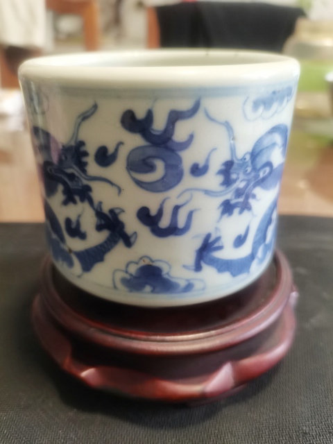 古玩陶瓷晚清二龍戲珠青花三足筒式香爐拍賣,當(dāng)前價(jià)格2500元