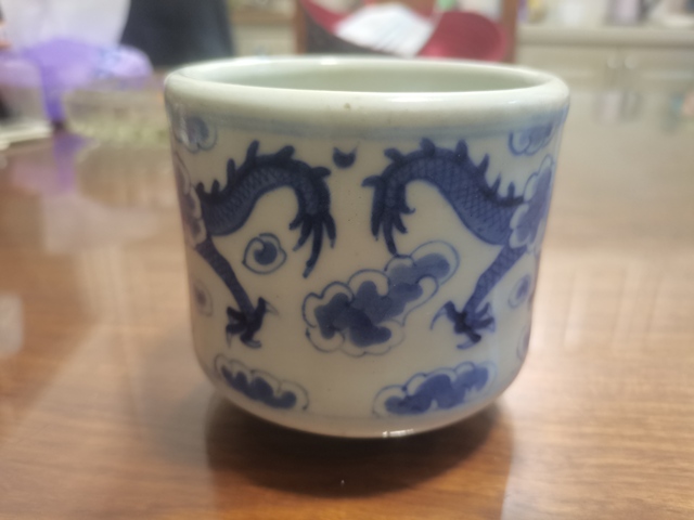 古玩陶瓷晚清二龍戲珠青花三足筒式香爐拍賣,當(dāng)前價(jià)格2500元