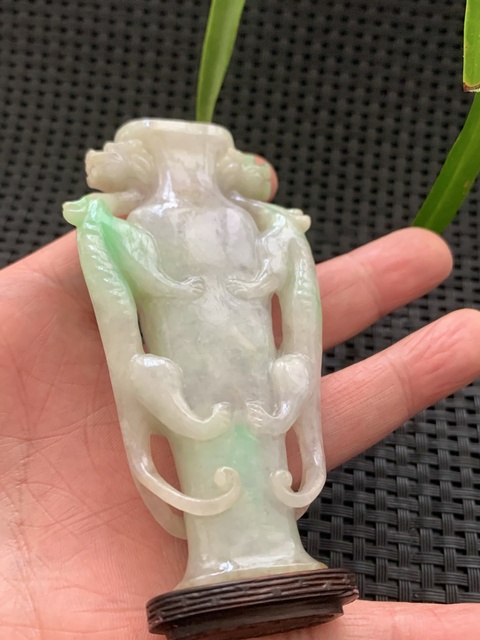 古玩玉器清代翡翠雕“雙龍耳瓶”拍賣,當前價格35000元