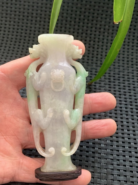 古玩玉器清代翡翠雕“雙龍耳瓶”拍賣,當前價格35000元