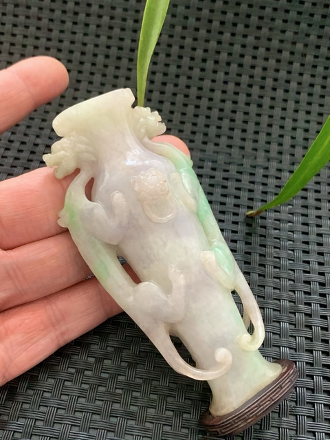 古玩玉器清代翡翠雕“雙龍耳瓶”拍賣,當前價格35000元