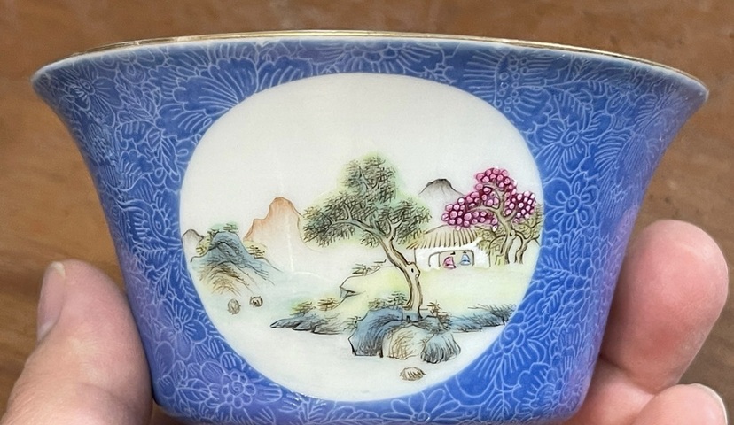 古玩陶瓷民國·藍料彩軋道開窗粉彩山水三才碗拍賣，當前價格3980元